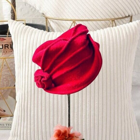 Vintage Wool Cloche Hat with Flower Accent piece 1920's/1930's Style- Red - Picture 3 of 16